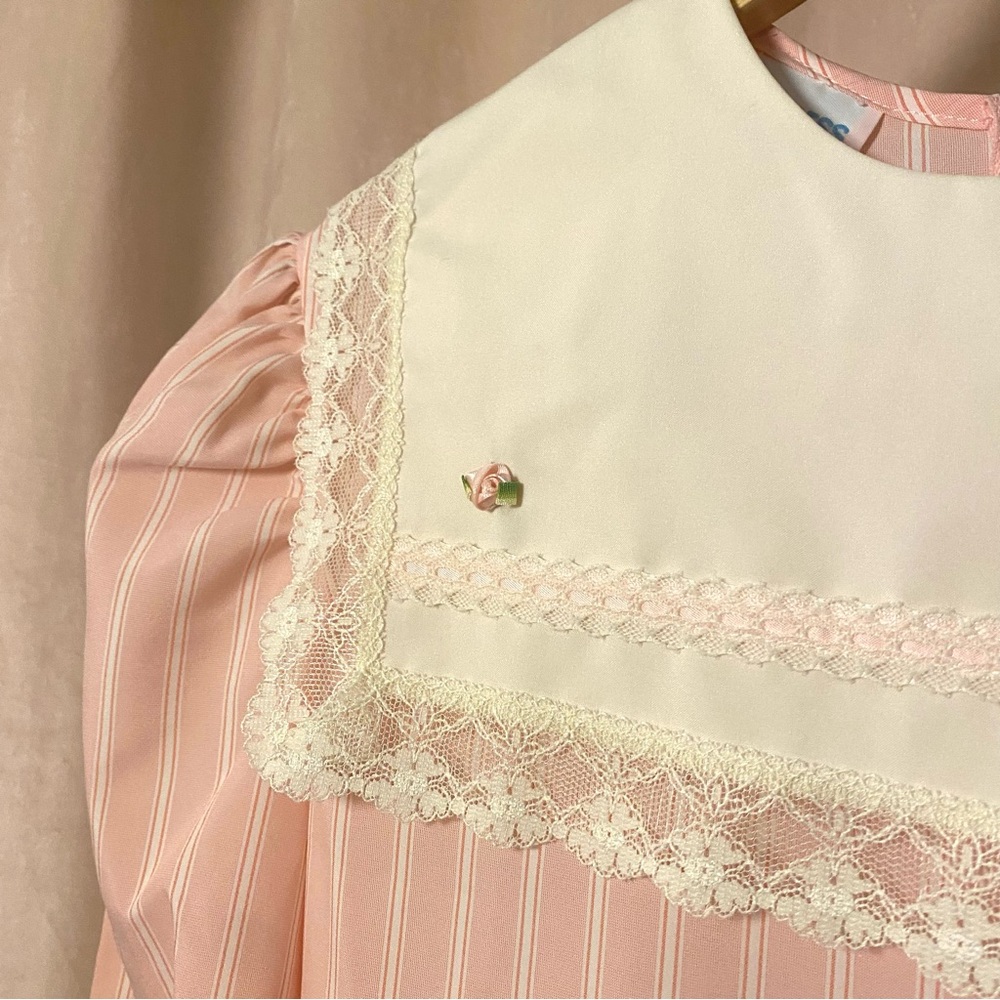 Vintage babydoll dress with cute collar / bib